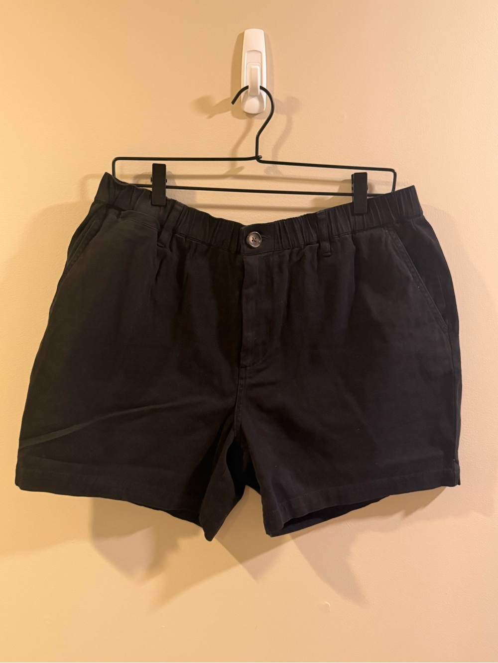 Cove Black Flat-Front Men's Shorts